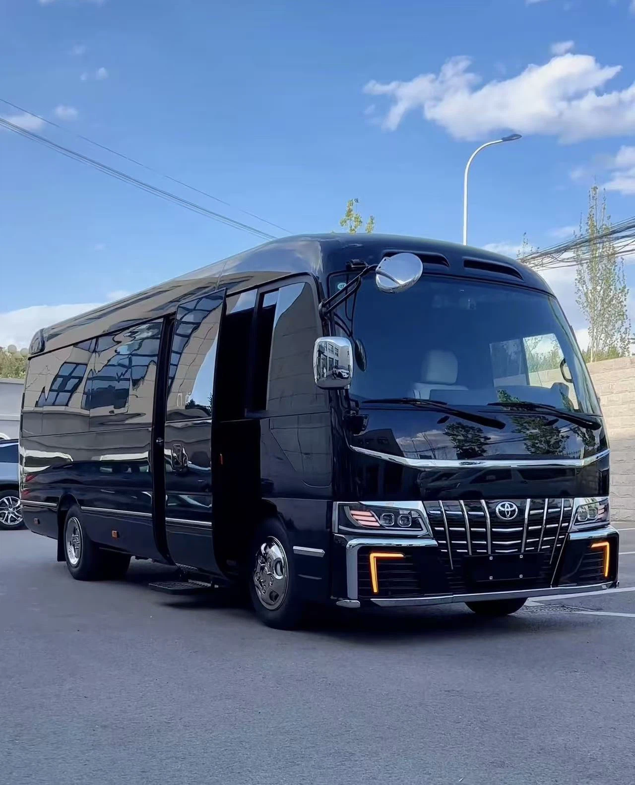 Toyota Coaster（Mini-bus）